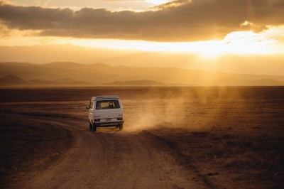 VW Transporter na pustyni