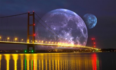 Dostojny księżyc za mostem