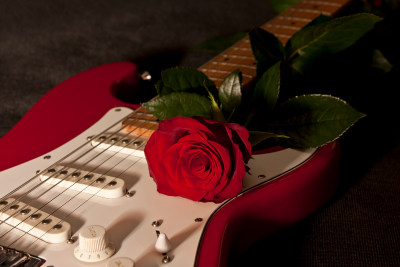 BG631 Czerwona gitara elektryczna z różą