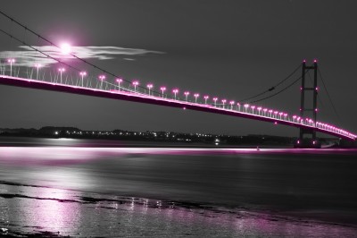 Oświetlony most