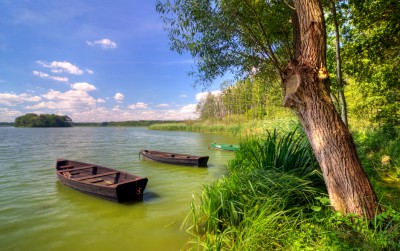 Łódki wędkarskie na Jeziorze Wolsztyńskim