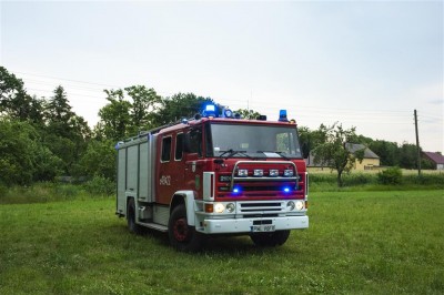 Wóz strażacki ze światłami
